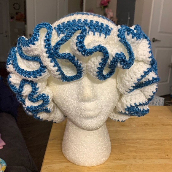 Crochet ruffled hats - Picture 9 of 15
